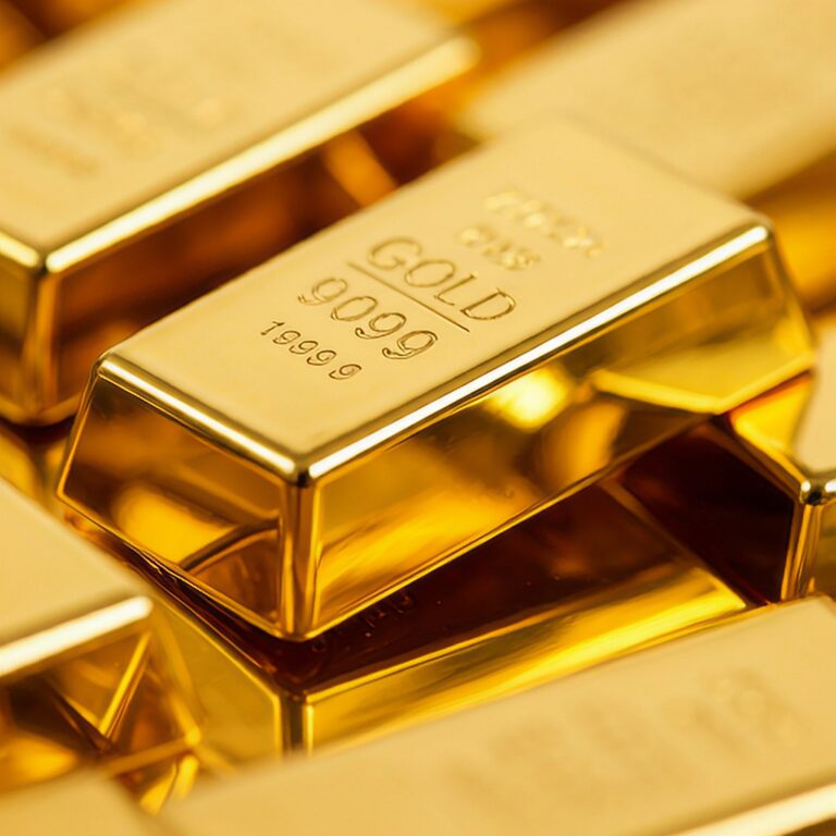 Gold tries to break out of a triangle